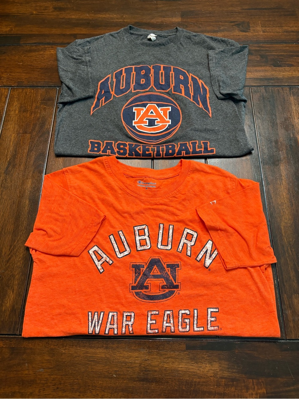 Auburn University T-shirt bundle, size M